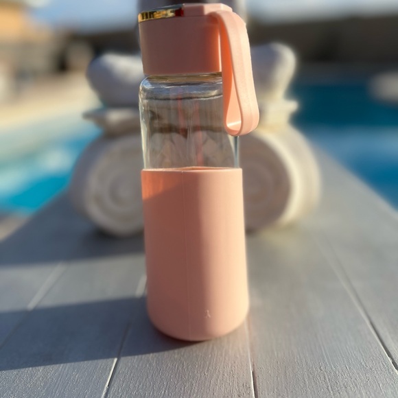 14oz Glass Water Bottle with Twist Top & Handle and Silicone Sleeve - Picture 5 of 13